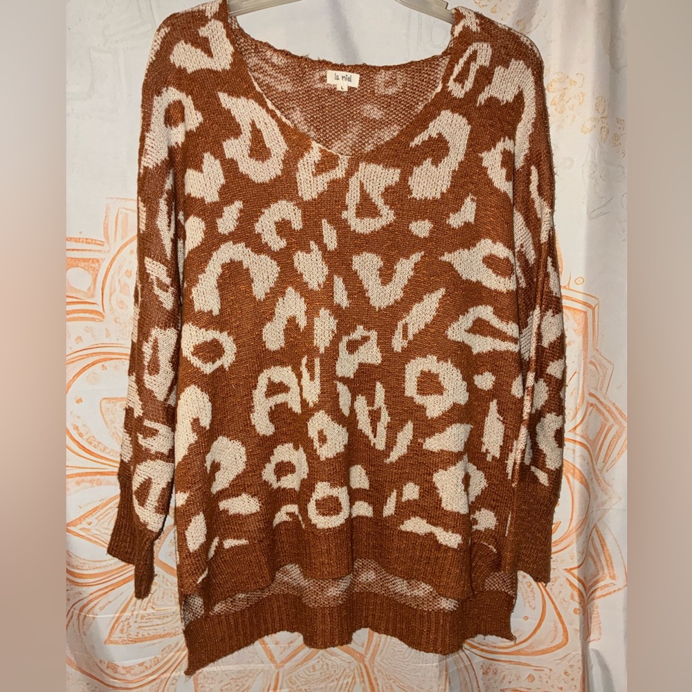 LA MIEL Women's Brown and Cream Leopard V-Neck Sweater